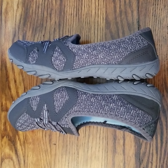 Skechers slip-on sneakers. - Picture 7 of 11